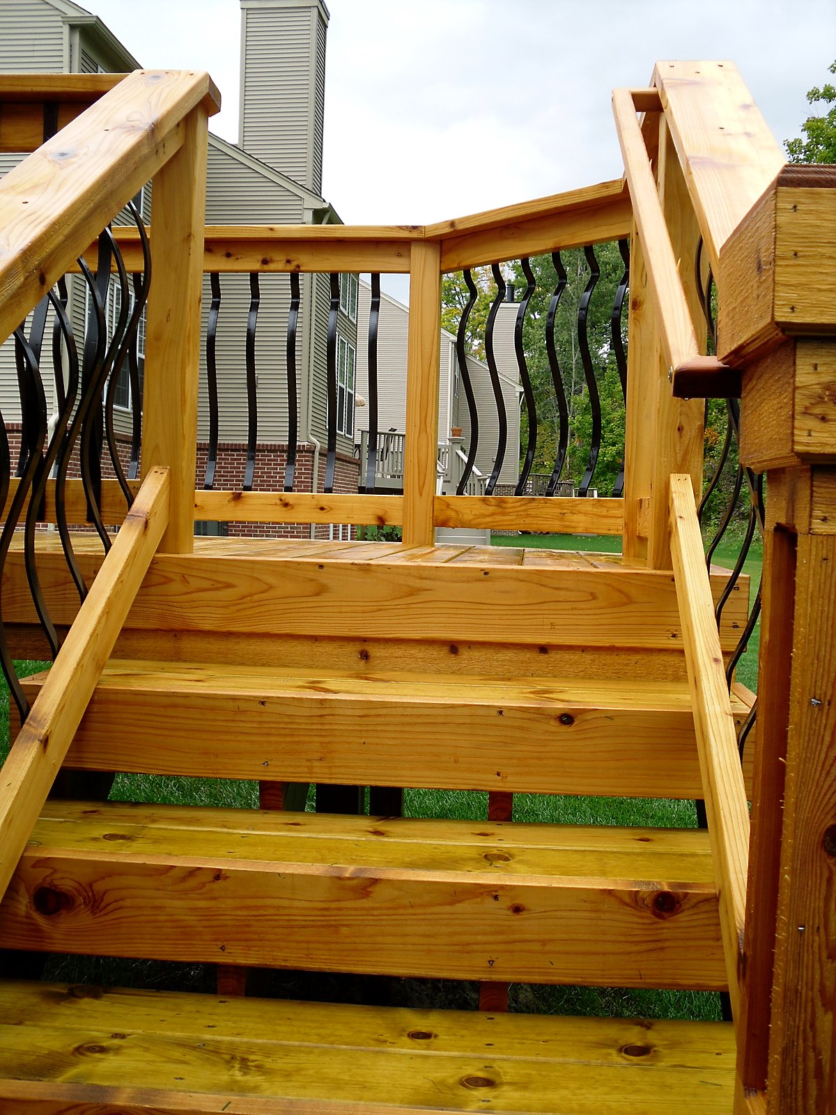 New cedar deck staircase in Auburn Hills, MI