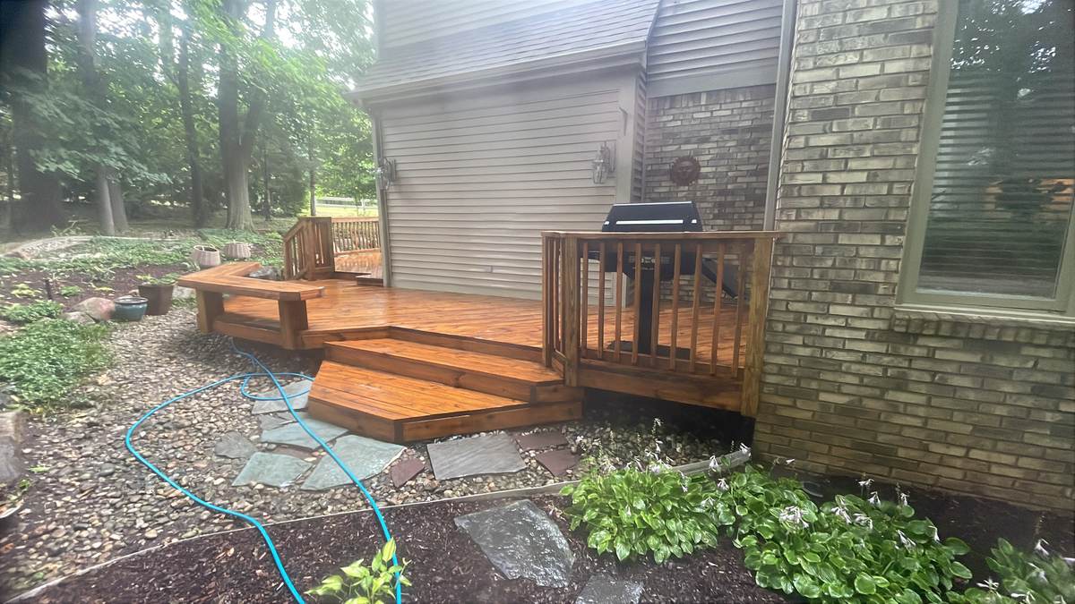 Freshly stained deck in Oxford, MI