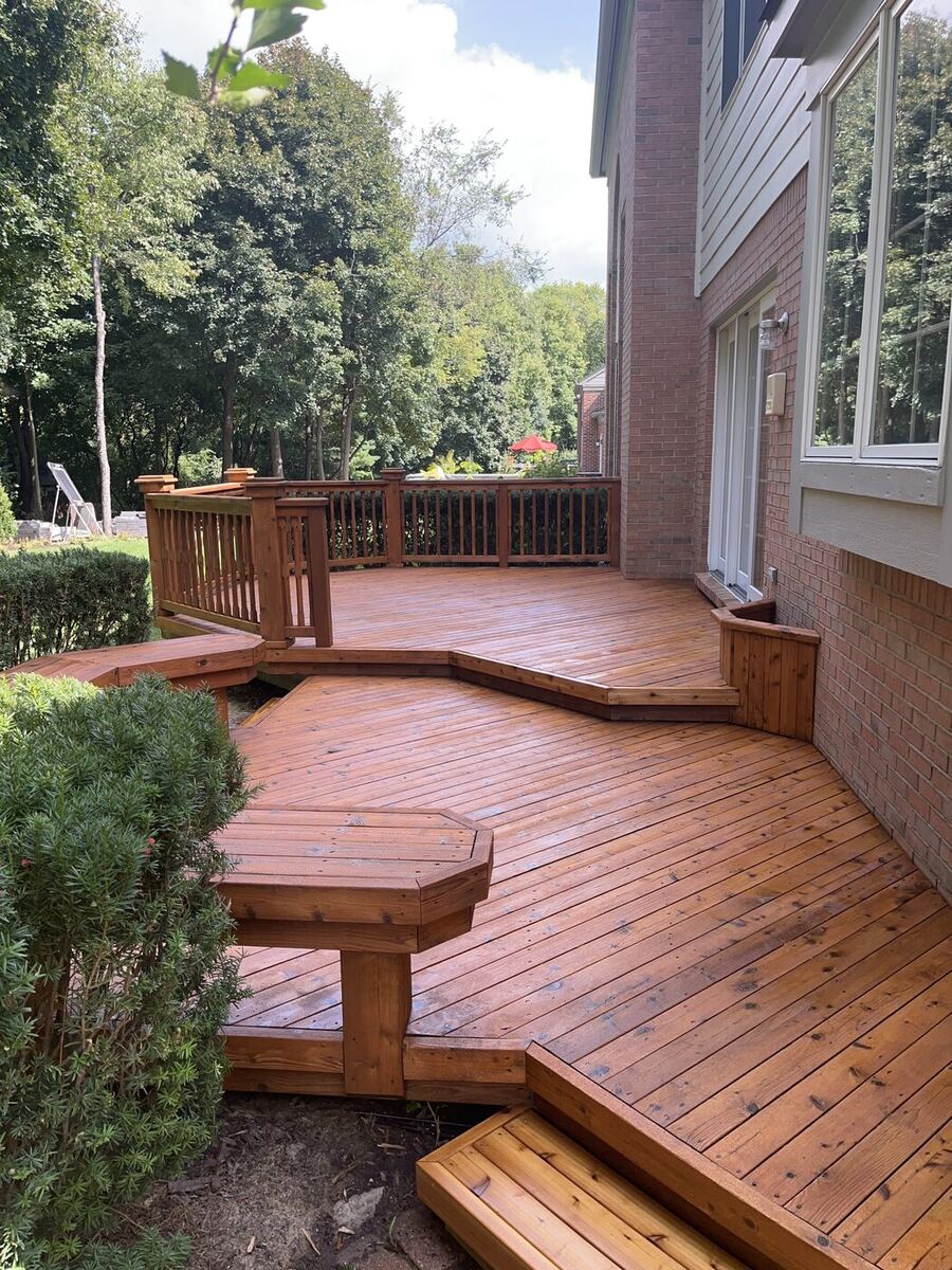 Fresh deck stain in South Lyon, MI