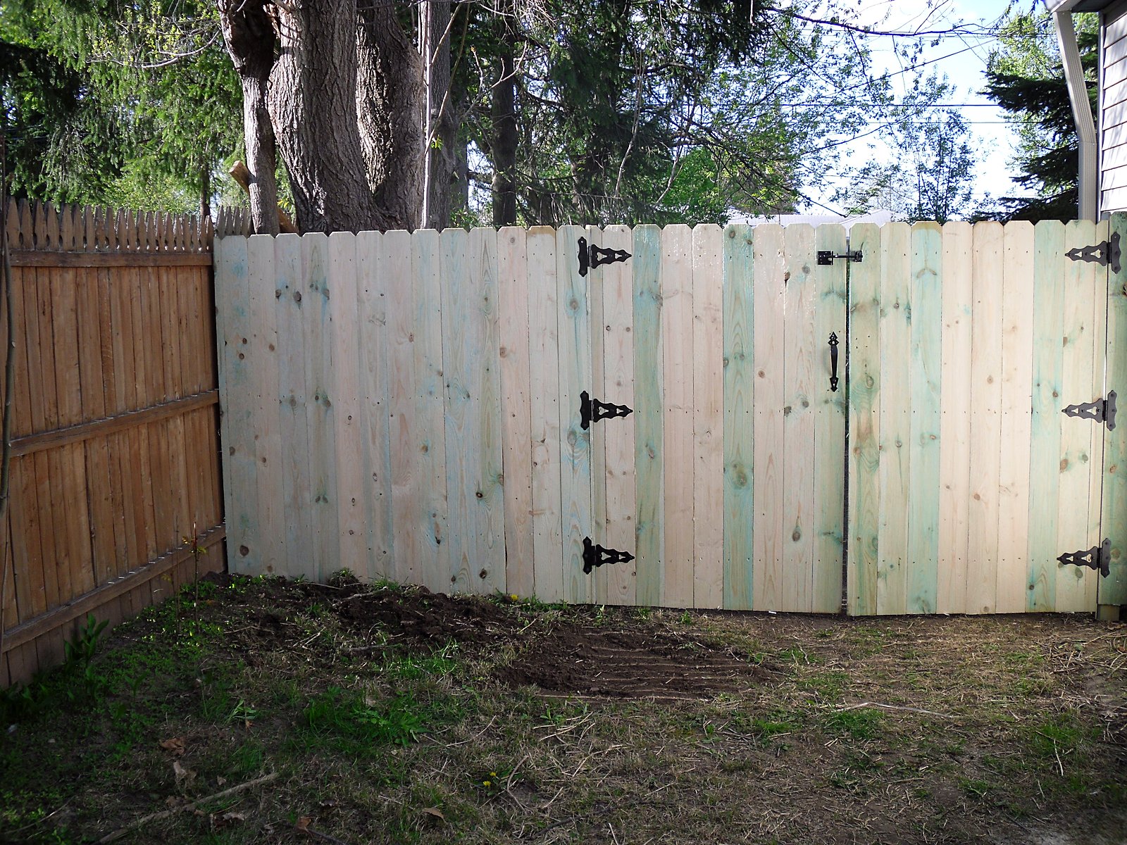New cedar privacy fence in Troy, MI